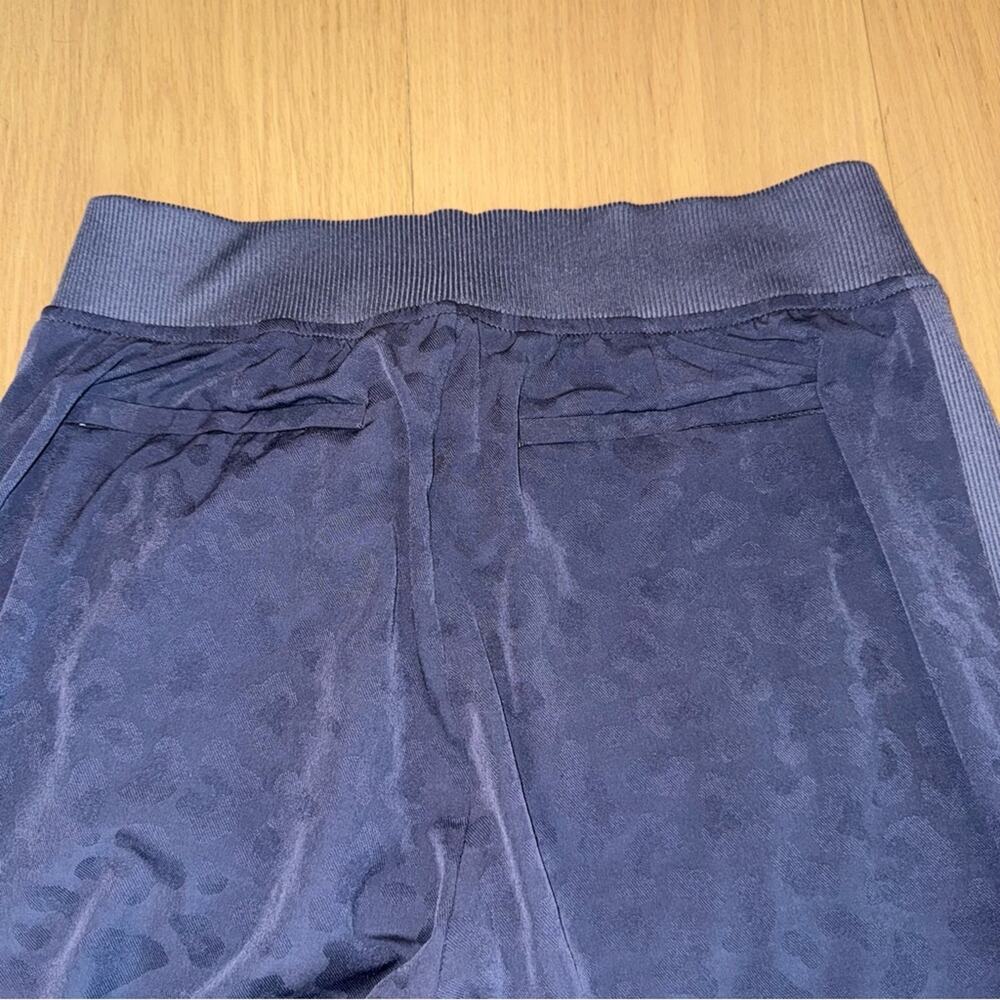 Athleta Brooklyn Textured Ankle Pant Leopard print 0 - Picture 9 of 13